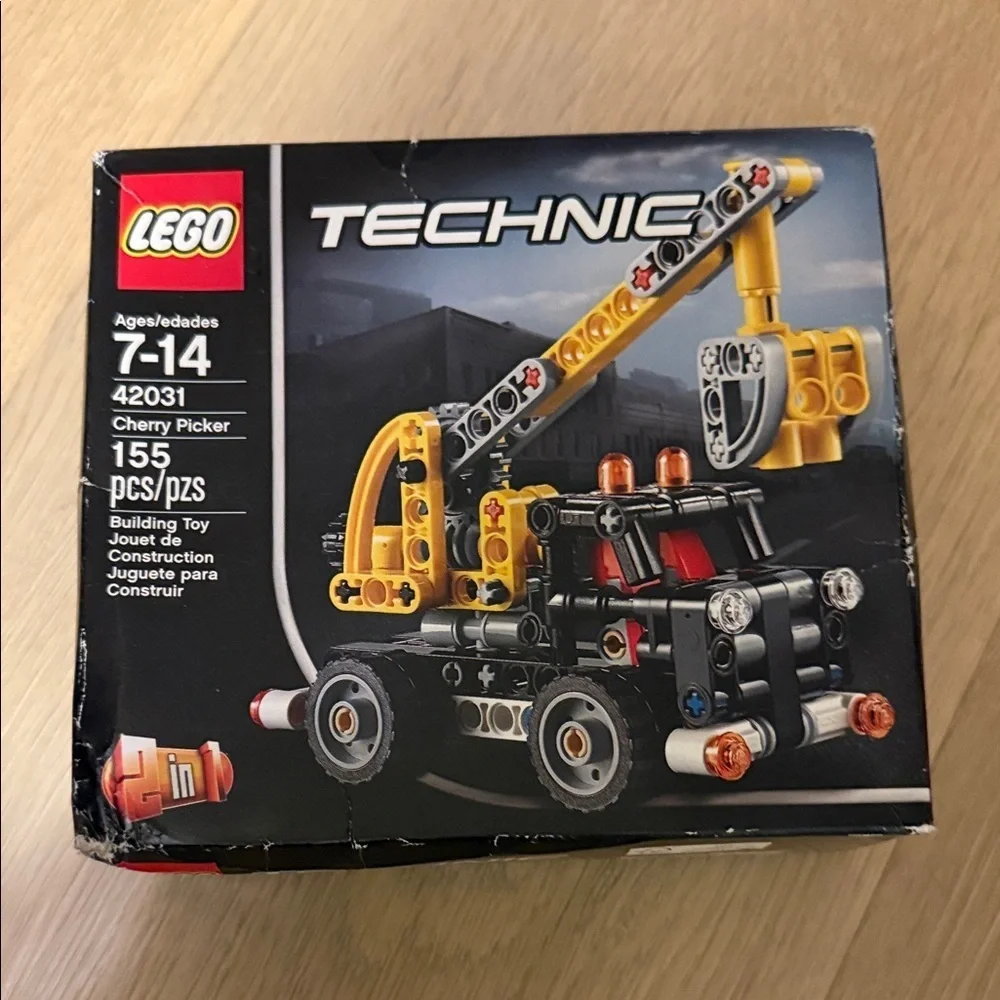 Lego technic cherry picker set 42031 new in sealed box 155 pieces rare & retired